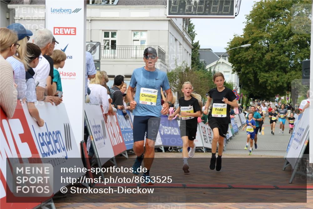 31.08.2025 - 21. Blankeneser Heldenlauf Strokosch-Dieckow http://msf.ph/oto/8653525 31.08.2025 10:25:54 Ziel 2342, 2472, 2070, 2241, 2243 meine-sportfotos.de