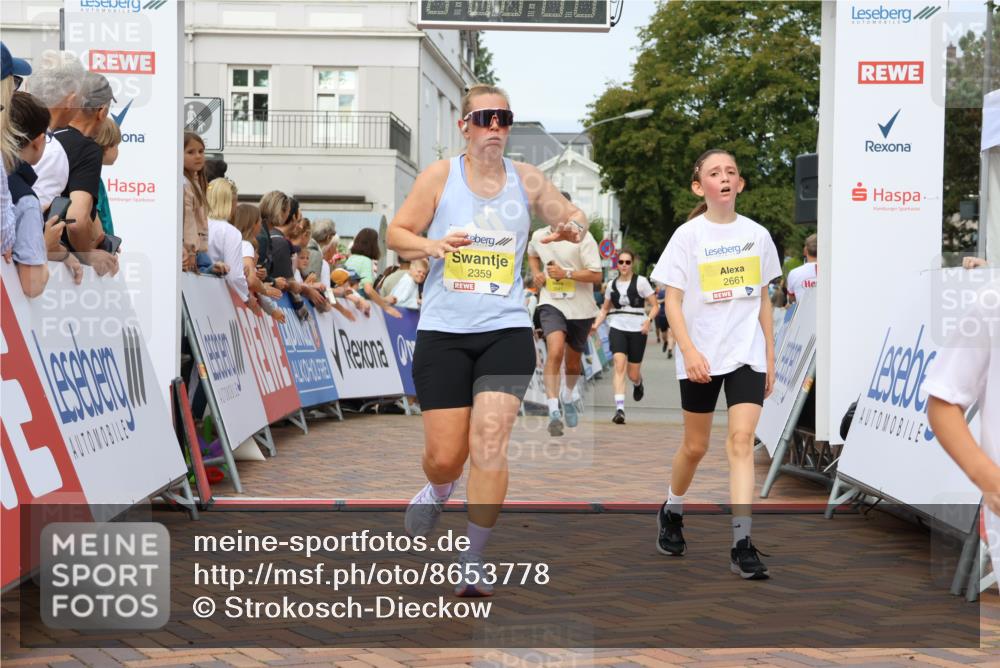 31.08.2025 - 21. Blankeneser Heldenlauf Strokosch-Dieckow http://msf.ph/oto/8653778 31.08.2025 10:25:11 Ziel 2641, 2357, 2183, 2717, 2285, 2286, 2331, 2053, 2359, 2661 meine-sportfotos.de