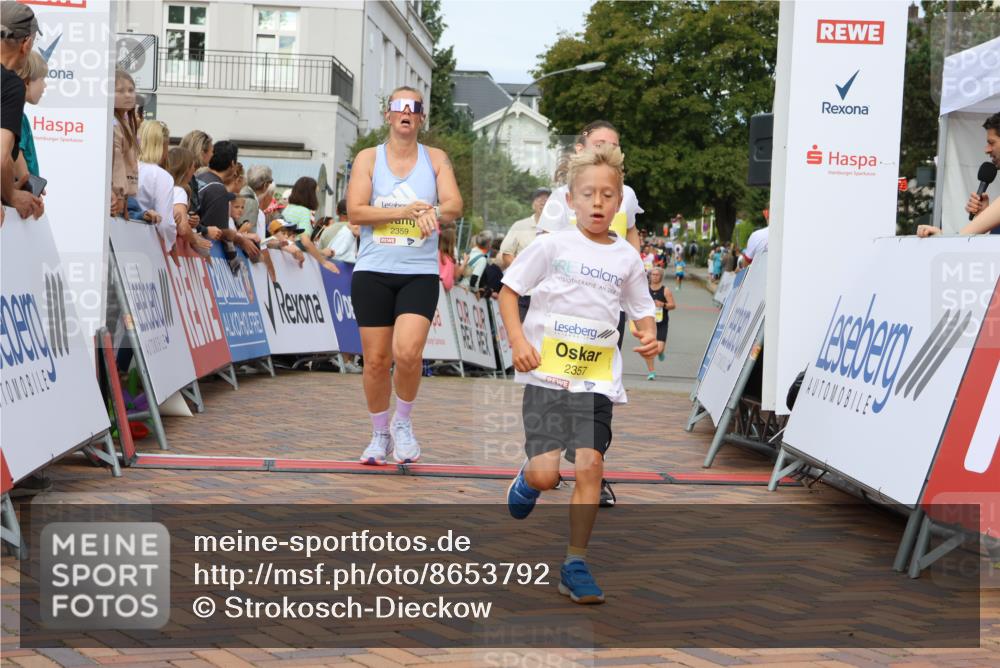 31.08.2025 - 21. Blankeneser Heldenlauf Strokosch-Dieckow http://msf.ph/oto/8653792 31.08.2025 10:25:10 Ziel 2641, 2357, 2183, 2717, 2285, 2286, 2331, 2053, 2359, 2661 meine-sportfotos.de