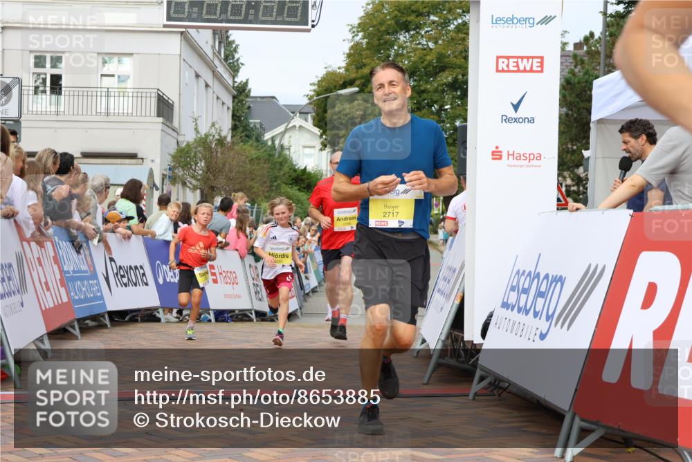 31.08.2025 - 21. Blankeneser Heldenlauf Strokosch-Dieckow http://msf.ph/oto/8653885 31.08.2025 10:25:06 Ziel 2357, 2183, 2717, 2285, 2286, 2331, 2359, 2661 meine-sportfotos.de