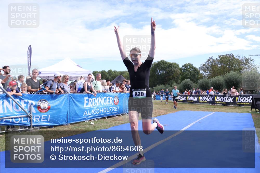 31.08.2025 - Elbe Triathlon Hamburg Strokosch-Dieckow http://msf.ph/oto/8654608 31.08.2025 11:39:57 Ziel 820, 850, 1201, 1204, 1326 meine-sportfotos.de