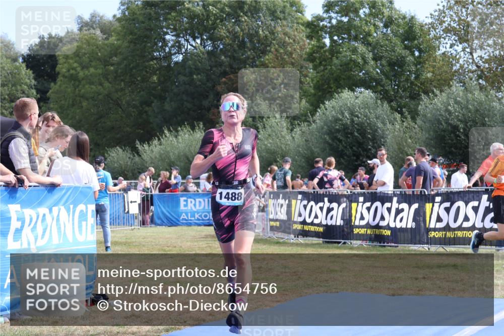 31.08.2025 - Elbe Triathlon Hamburg Strokosch-Dieckow http://msf.ph/oto/8654756 31.08.2025 11:41:25 Ziel 1488 meine-sportfotos.de
