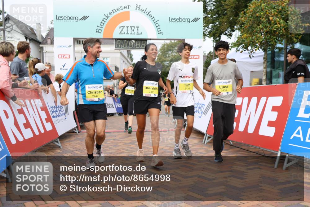 31.08.2025 - 21. Blankeneser Heldenlauf Strokosch-Dieckow http://msf.ph/oto/8654998 31.08.2025 10:34:48 Ziel 2524, 2244, 2021, 2214, 2215, 2655, 2298, 2488, 2438, 2439, 2349, 2441, 2442, 2350, 2048 meine-sportfotos.de