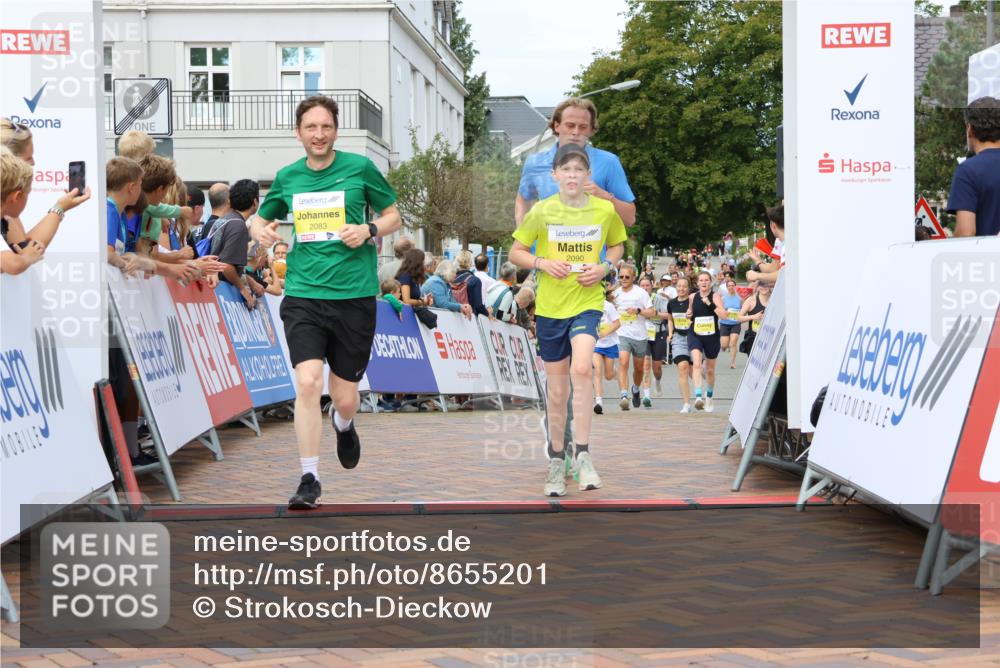 31.08.2025 - 21. Blankeneser Heldenlauf Strokosch-Dieckow http://msf.ph/oto/8655201 31.08.2025 10:34:34 Ziel 2110, 2668, 2090, 2083 meine-sportfotos.de