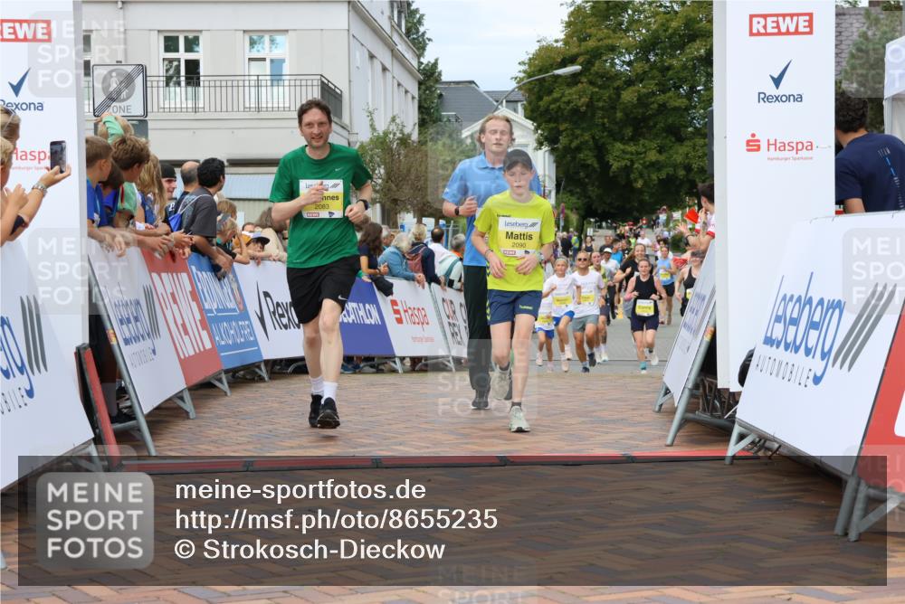 31.08.2025 - 21. Blankeneser Heldenlauf Strokosch-Dieckow http://msf.ph/oto/8655235 31.08.2025 10:34:34 Ziel 2110, 2668, 2090, 2083 meine-sportfotos.de