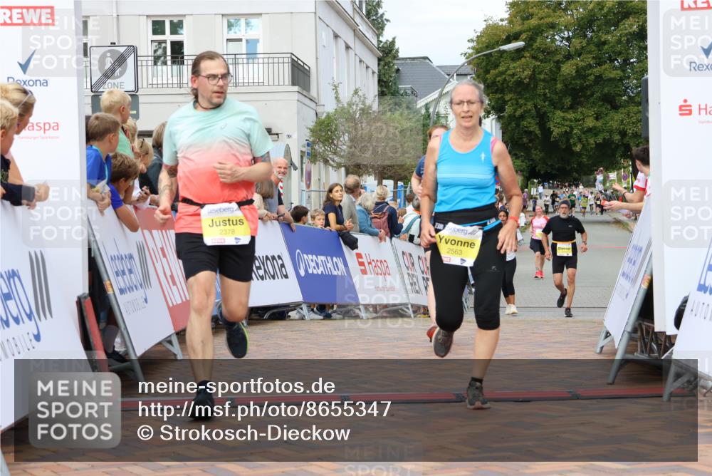 31.08.2025 - 21. Blankeneser Heldenlauf Strokosch-Dieckow http://msf.ph/oto/8655347 31.08.2025 10:34:02 Ziel 2378, 2563, 2120 meine-sportfotos.de