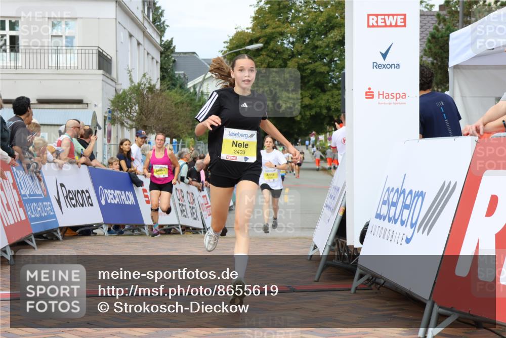 31.08.2025 - 21. Blankeneser Heldenlauf Strokosch-Dieckow http://msf.ph/oto/8655619 31.08.2025 10:33:12 Ziel 2304, 2433, 2388, 2430, 2658 meine-sportfotos.de