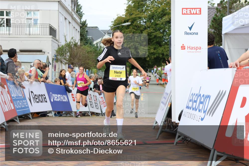 31.08.2025 - 21. Blankeneser Heldenlauf Strokosch-Dieckow http://msf.ph/oto/8655621 31.08.2025 10:33:12 Ziel 2304, 2433, 2388, 2430, 2658 meine-sportfotos.de