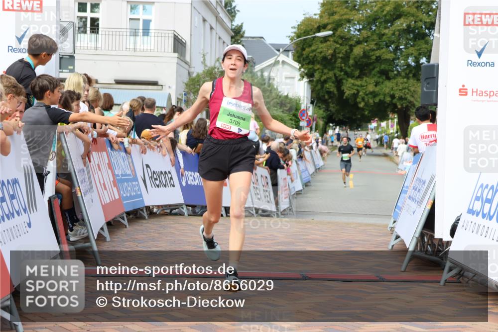 31.08.2025 - 21. Blankeneser Heldenlauf Strokosch-Dieckow http://msf.ph/oto/8656029 31.08.2025 10:58:41 Ziel 3064, 3651, 3705, 3457 meine-sportfotos.de