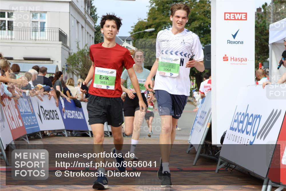 31.08.2025 - 21. Blankeneser Heldenlauf Strokosch-Dieckow http://msf.ph/oto/8656041 31.08.2025 10:58:36 Ziel 3064, 3651, 3705, 3457 meine-sportfotos.de