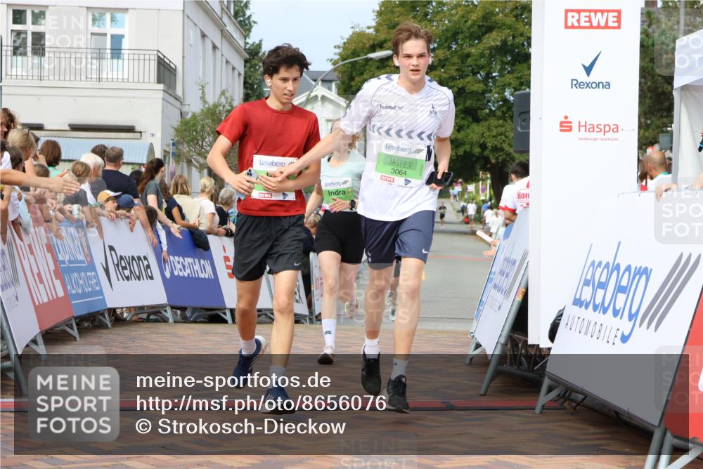 31.08.2025 - 21. Blankeneser Heldenlauf Strokosch-Dieckow http://msf.ph/oto/8656076 31.08.2025 10:58:35 Ziel 3064, 3651, 3457 meine-sportfotos.de