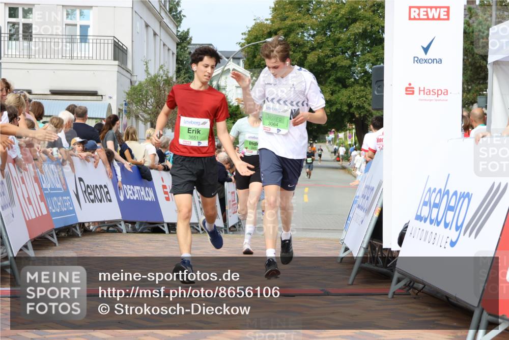 31.08.2025 - 21. Blankeneser Heldenlauf Strokosch-Dieckow http://msf.ph/oto/8656106 31.08.2025 10:58:35 Ziel 3064, 3651, 3457 meine-sportfotos.de