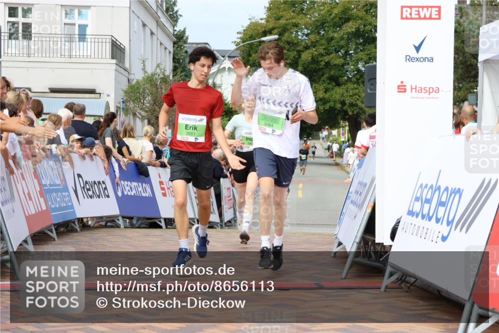 31.08.2025 - 21. Blankeneser Heldenlauf Strokosch-Dieckow http://msf.ph/oto/8656113 31.08.2025 10:58:35 Ziel 3064, 3651, 3457 meine-sportfotos.de
