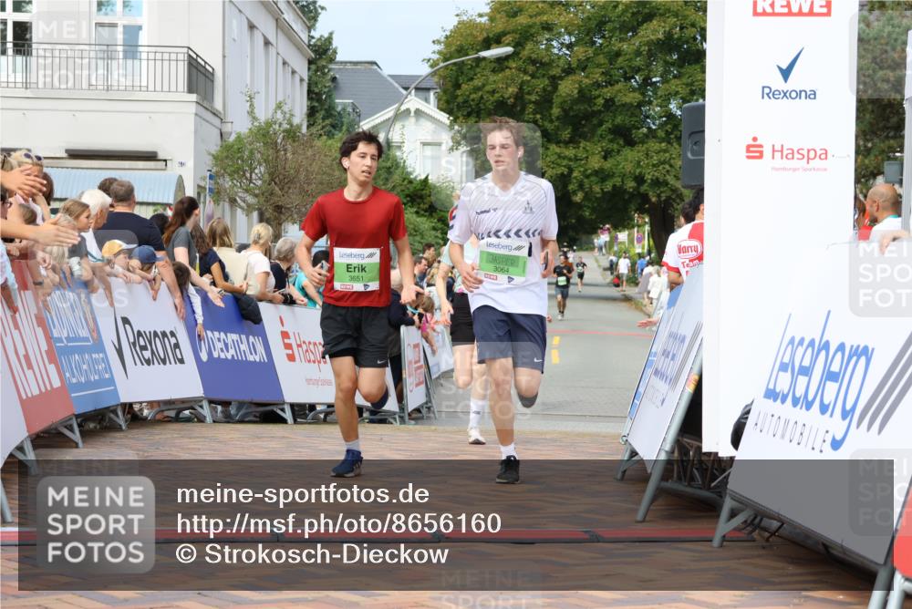 31.08.2025 - 21. Blankeneser Heldenlauf Strokosch-Dieckow http://msf.ph/oto/8656160 31.08.2025 10:58:34 Ziel 3064, 3651, 3457 meine-sportfotos.de