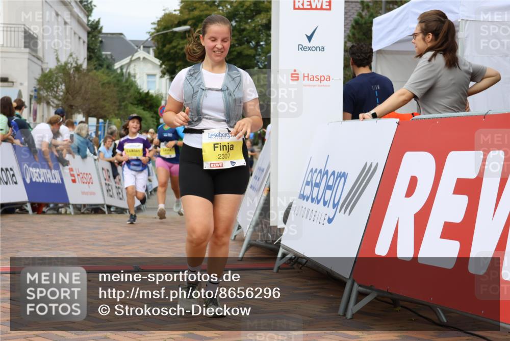 31.08.2025 - 21. Blankeneser Heldenlauf Strokosch-Dieckow http://msf.ph/oto/8656296 31.08.2025 10:31:15 Ziel 2437, 2324, 2147, 2121, 2307, 2399, 2103 meine-sportfotos.de