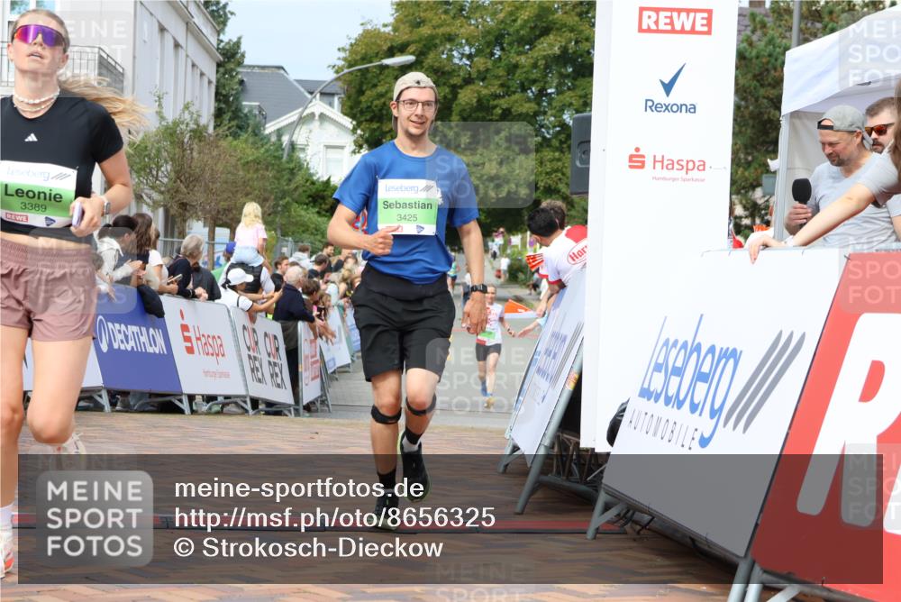 31.08.2025 - 21. Blankeneser Heldenlauf Strokosch-Dieckow http://msf.ph/oto/8656325 31.08.2025 10:58:03 Ziel 3389, 3460, 3425, 3387 meine-sportfotos.de