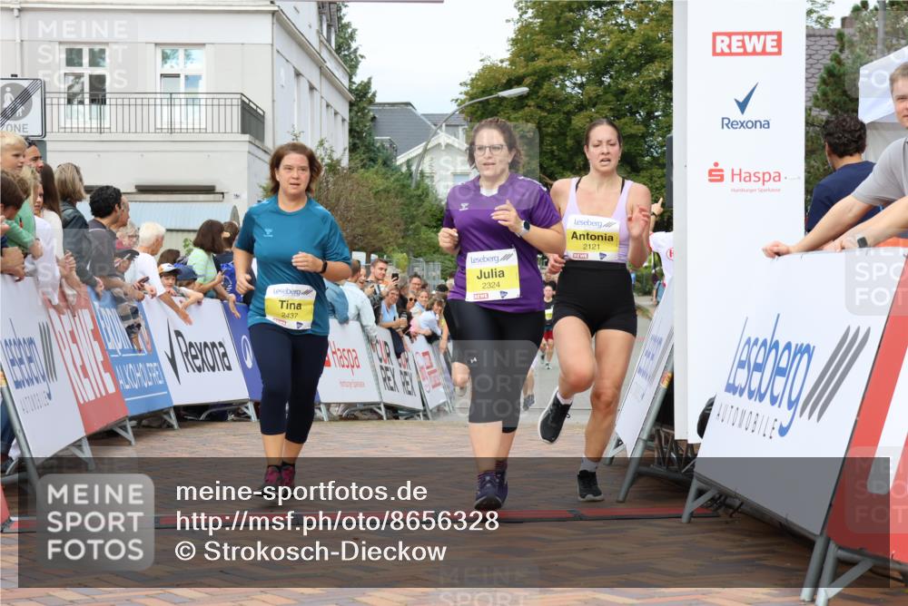 31.08.2025 - 21. Blankeneser Heldenlauf Strokosch-Dieckow http://msf.ph/oto/8656328 31.08.2025 10:31:11 Ziel 2437, 2324, 2147, 2121, 2307, 2018 meine-sportfotos.de