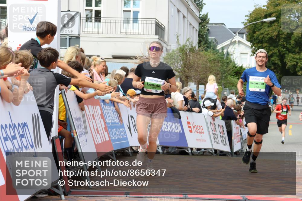 31.08.2025 - 21. Blankeneser Heldenlauf Strokosch-Dieckow http://msf.ph/oto/8656347 31.08.2025 10:58:02 Ziel 3389, 3460, 3425 meine-sportfotos.de