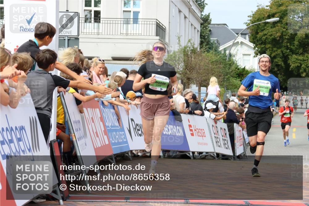 31.08.2025 - 21. Blankeneser Heldenlauf Strokosch-Dieckow http://msf.ph/oto/8656358 31.08.2025 10:58:02 Ziel 3389, 3460, 3425 meine-sportfotos.de