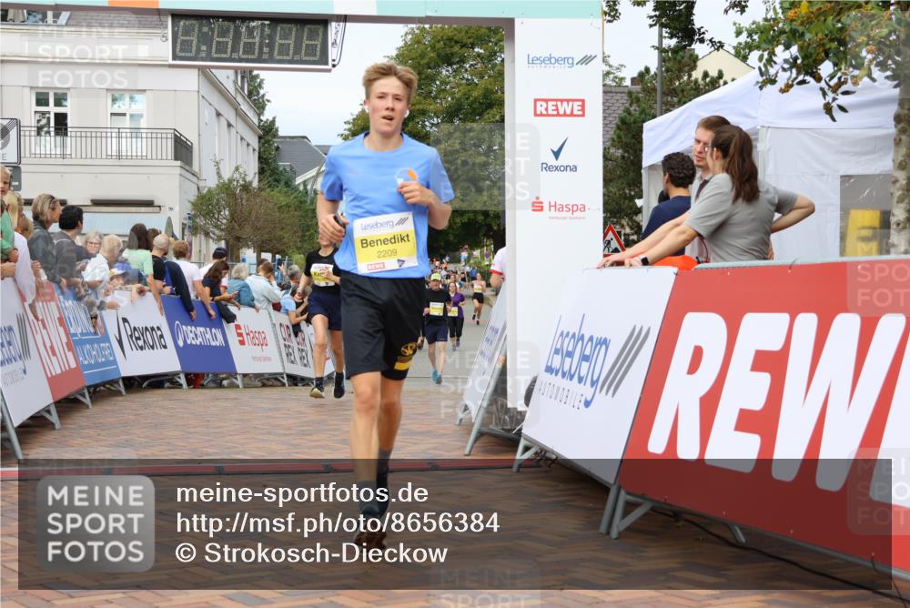 31.08.2025 - 21. Blankeneser Heldenlauf Strokosch-Dieckow http://msf.ph/oto/8656384 31.08.2025 10:31:01 Ziel 2594, 2376, 2209, 2136, 2600, 2206, 2018 meine-sportfotos.de