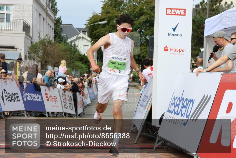 31.08.2025 - 21. Blankeneser Heldenlauf Strokosch-Dieckow http://msf.ph/oto/8656388 31.08.2025 10:57:55 Ziel 3421, 3460, 3539 meine-sportfotos.de