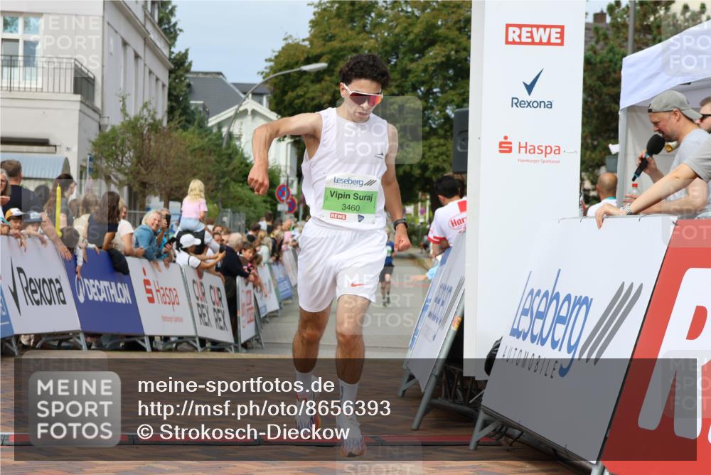 31.08.2025 - 21. Blankeneser Heldenlauf Strokosch-Dieckow http://msf.ph/oto/8656393 31.08.2025 10:57:55 Ziel 3421, 3460, 3539 meine-sportfotos.de