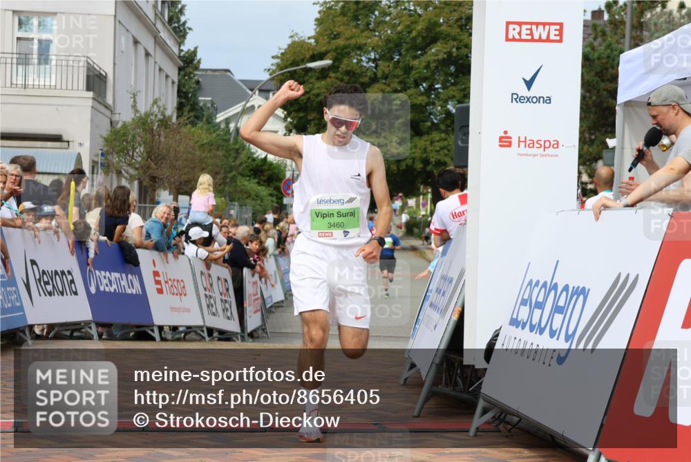 31.08.2025 - 21. Blankeneser Heldenlauf Strokosch-Dieckow http://msf.ph/oto/8656405 31.08.2025 10:57:55 Ziel 3421, 3460, 3539 meine-sportfotos.de