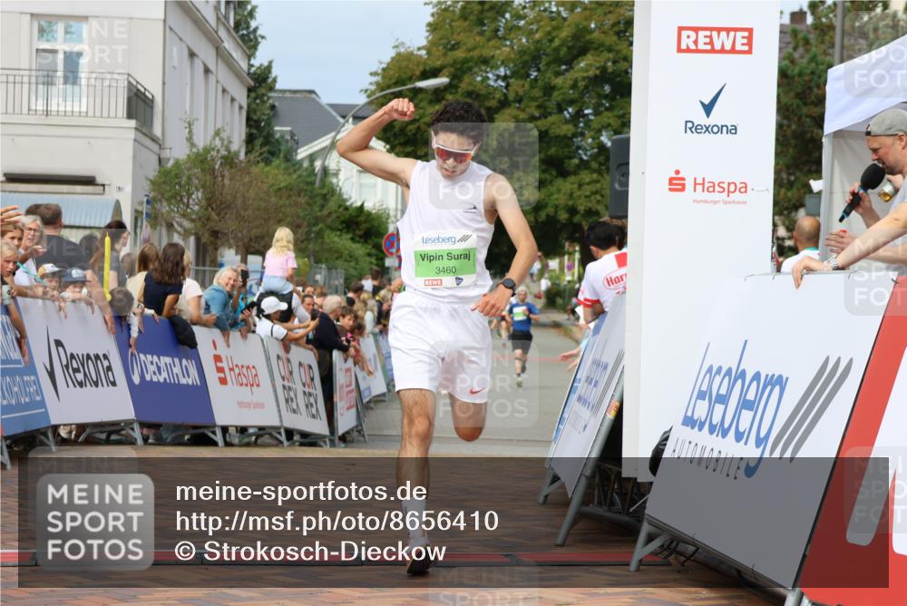 31.08.2025 - 21. Blankeneser Heldenlauf Strokosch-Dieckow http://msf.ph/oto/8656410 31.08.2025 10:57:55 Ziel 3421, 3460, 3539 meine-sportfotos.de
