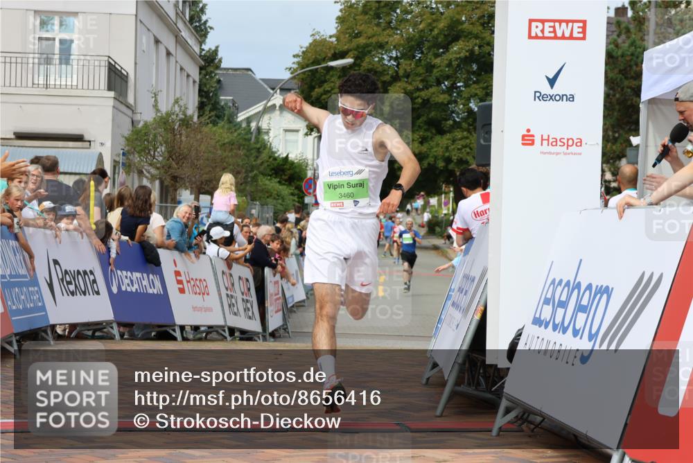 31.08.2025 - 21. Blankeneser Heldenlauf Strokosch-Dieckow http://msf.ph/oto/8656416 31.08.2025 10:57:55 Ziel 3421, 3460, 3539 meine-sportfotos.de