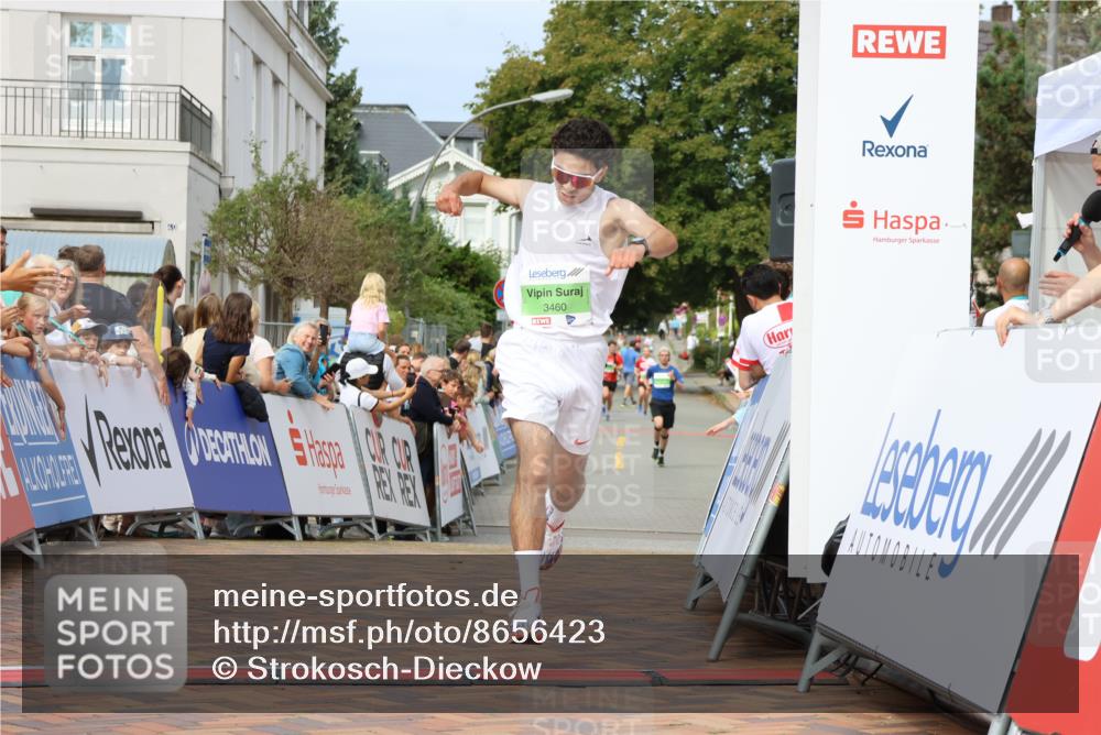 31.08.2025 - 21. Blankeneser Heldenlauf Strokosch-Dieckow http://msf.ph/oto/8656423 31.08.2025 10:57:55 Ziel 3421, 3460, 3539 meine-sportfotos.de