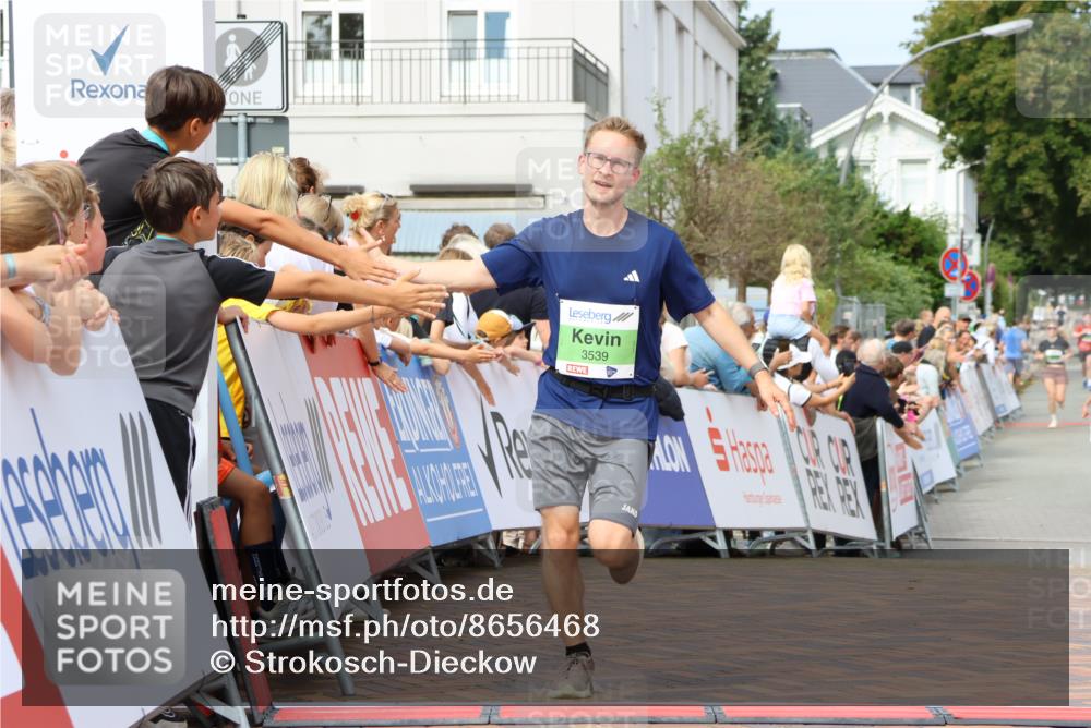 31.08.2025 - 21. Blankeneser Heldenlauf Strokosch-Dieckow http://msf.ph/oto/8656468 31.08.2025 10:57:51 Ziel 3559, 3421, 3460, 3539 meine-sportfotos.de