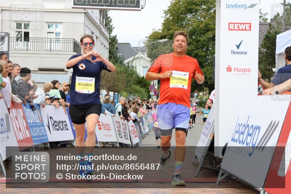 31.08.2025 - 21. Blankeneser Heldenlauf Strokosch-Dieckow http://msf.ph/oto/8656487 31.08.2025 10:30:45 Ziel 2179, 2279, 2102 meine-sportfotos.de