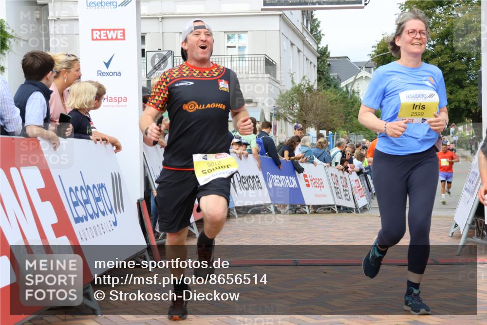 31.08.2025 - 21. Blankeneser Heldenlauf Strokosch-Dieckow http://msf.ph/oto/8656514 31.08.2025 10:30:37 Ziel 2560, 2106, 2599, 2102 meine-sportfotos.de