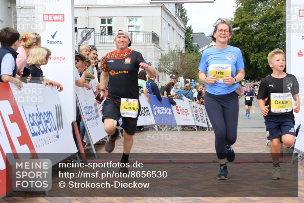 31.08.2025 - 21. Blankeneser Heldenlauf Strokosch-Dieckow http://msf.ph/oto/8656530 31.08.2025 10:30:37 Ziel 2560, 2106, 2599, 2102 meine-sportfotos.de