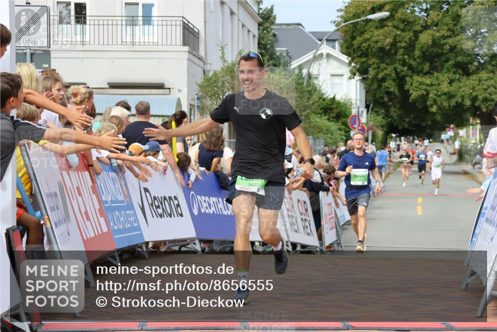 31.08.2025 - 21. Blankeneser Heldenlauf Strokosch-Dieckow http://msf.ph/oto/8656555 31.08.2025 10:57:47 Ziel 3559, 3421, 3539 meine-sportfotos.de