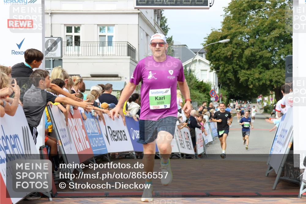 31.08.2025 - 21. Blankeneser Heldenlauf Strokosch-Dieckow http://msf.ph/oto/8656557 31.08.2025 10:57:44 Ziel 3559, 3421, 3045 meine-sportfotos.de