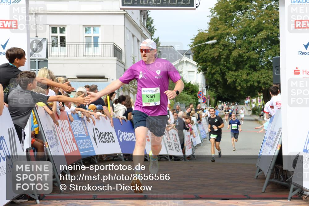 31.08.2025 - 21. Blankeneser Heldenlauf Strokosch-Dieckow http://msf.ph/oto/8656566 31.08.2025 10:57:44 Ziel 3559, 3421, 3045 meine-sportfotos.de