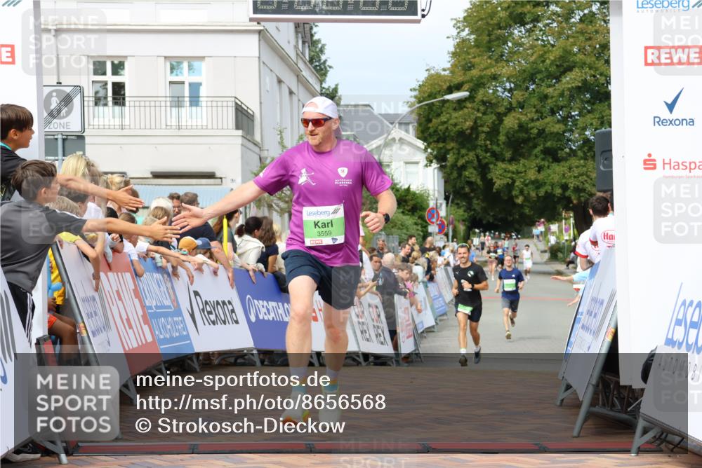 31.08.2025 - 21. Blankeneser Heldenlauf Strokosch-Dieckow http://msf.ph/oto/8656568 31.08.2025 10:57:44 Ziel 3559, 3421, 3045 meine-sportfotos.de