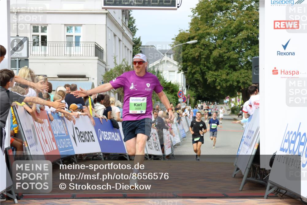 31.08.2025 - 21. Blankeneser Heldenlauf Strokosch-Dieckow http://msf.ph/oto/8656576 31.08.2025 10:57:43 Ziel 3559, 3045, 3012 meine-sportfotos.de