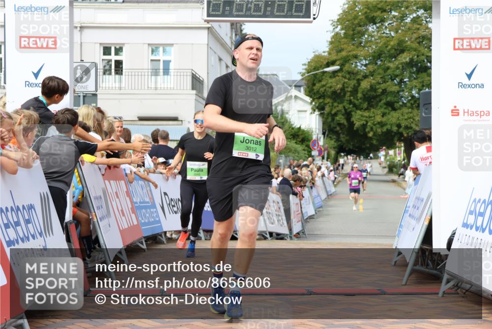 31.08.2025 - 21. Blankeneser Heldenlauf Strokosch-Dieckow http://msf.ph/oto/8656606 31.08.2025 10:57:36 Ziel 3212, 3045, 3012 meine-sportfotos.de
