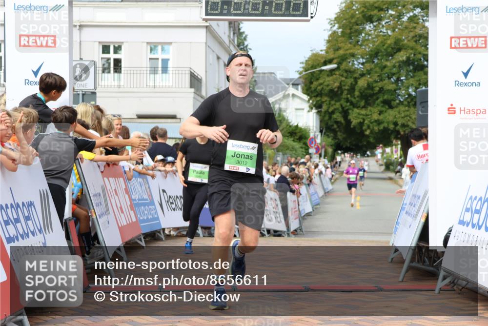 31.08.2025 - 21. Blankeneser Heldenlauf Strokosch-Dieckow http://msf.ph/oto/8656611 31.08.2025 10:57:36 Ziel 3212, 3045, 3012 meine-sportfotos.de