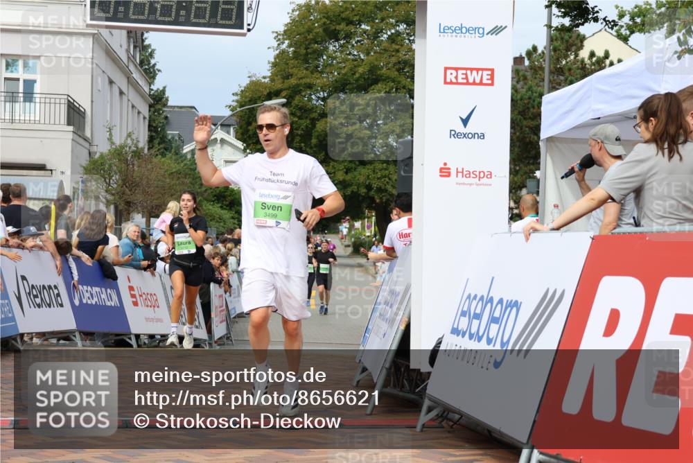 31.08.2025 - 21. Blankeneser Heldenlauf Strokosch-Dieckow http://msf.ph/oto/8656621 31.08.2025 10:57:27 Ziel 3212, 3499, 3503 meine-sportfotos.de