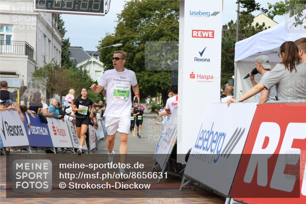 31.08.2025 - 21. Blankeneser Heldenlauf Strokosch-Dieckow http://msf.ph/oto/8656631 31.08.2025 10:57:27 Ziel 3212, 3499, 3503 meine-sportfotos.de