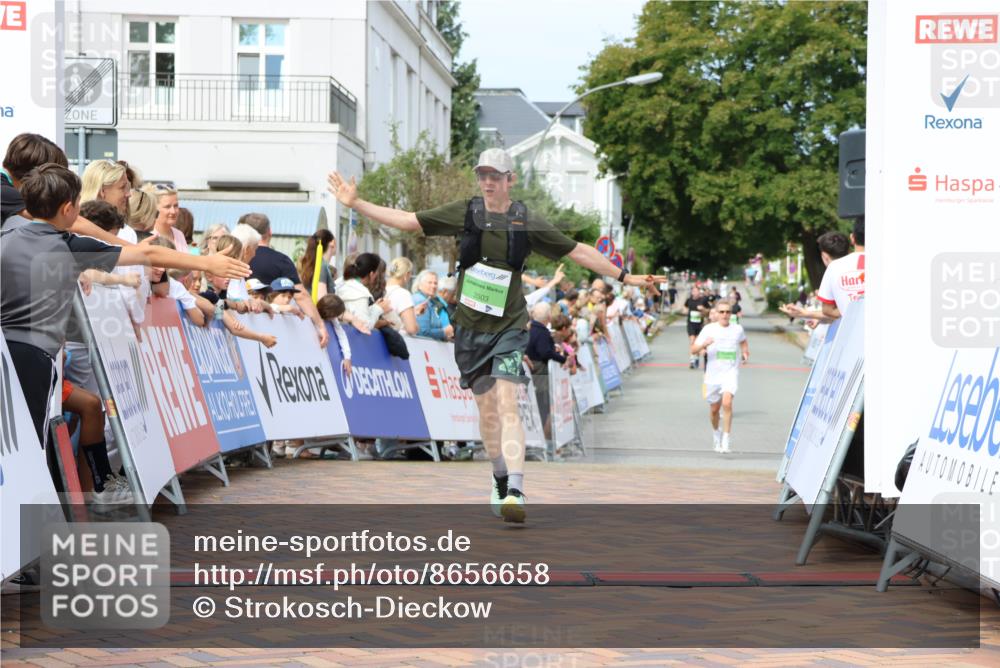 31.08.2025 - 21. Blankeneser Heldenlauf Strokosch-Dieckow http://msf.ph/oto/8656658 31.08.2025 10:57:23 Ziel 3499, 3503 meine-sportfotos.de