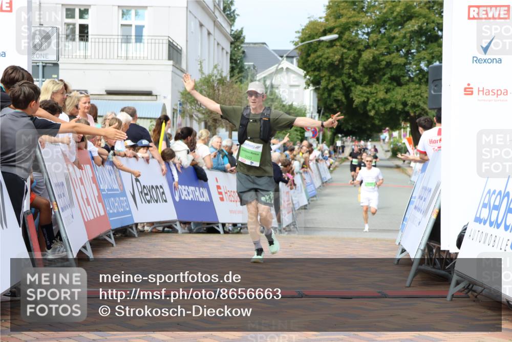 31.08.2025 - 21. Blankeneser Heldenlauf Strokosch-Dieckow http://msf.ph/oto/8656663 31.08.2025 10:57:23 Ziel 3499, 3503 meine-sportfotos.de