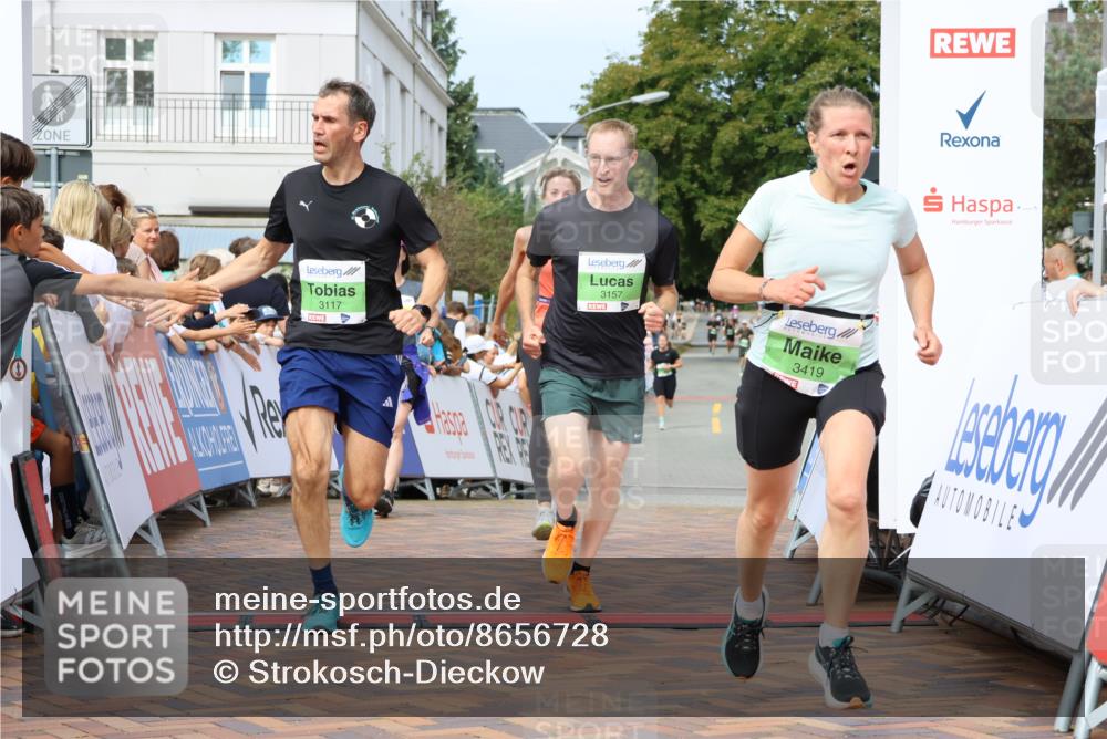 31.08.2025 - 21. Blankeneser Heldenlauf Strokosch-Dieckow http://msf.ph/oto/8656728 31.08.2025 10:57:04 Ziel 2167, 3502, 3419, 3385, 3117, 3157 meine-sportfotos.de