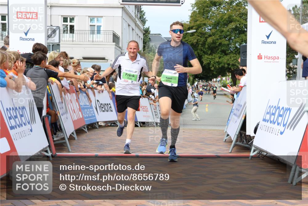 31.08.2025 - 21. Blankeneser Heldenlauf Strokosch-Dieckow http://msf.ph/oto/8656789 31.08.2025 10:56:42 Ziel 3399, 3704, 3394, 3086 meine-sportfotos.de