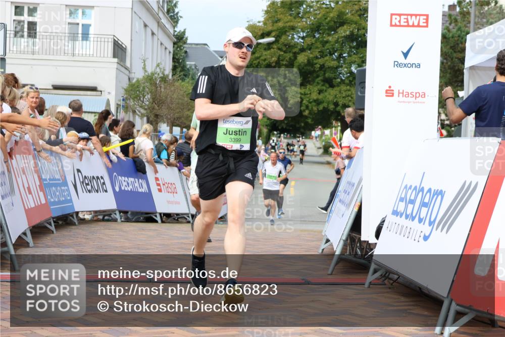 31.08.2025 - 21. Blankeneser Heldenlauf Strokosch-Dieckow http://msf.ph/oto/8656823 31.08.2025 10:56:37 Ziel 3378, 3399, 3704, 3394 meine-sportfotos.de