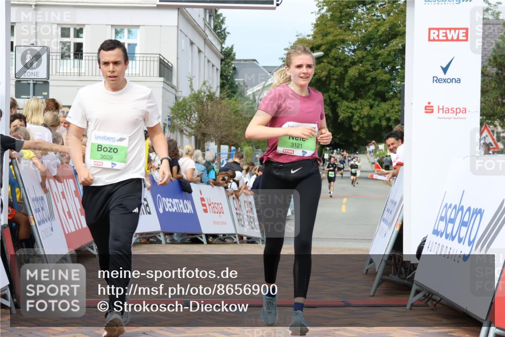 31.08.2025 - 21. Blankeneser Heldenlauf Strokosch-Dieckow http://msf.ph/oto/8656900 31.08.2025 10:56:20 Ziel 3609, 3083, 3121 meine-sportfotos.de