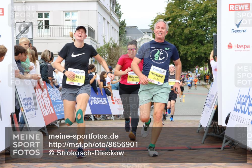 31.08.2025 - 21. Blankeneser Heldenlauf Strokosch-Dieckow http://msf.ph/oto/8656901 31.08.2025 10:30:15 Ziel 2445, 2444, 2616, 2253, 2226, 2588, 2731, 2543 meine-sportfotos.de